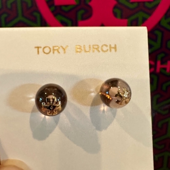 Authentic Tory Burch Resin Logo Gold Stud Earrings With Dust Bag - Picture 5 of 7